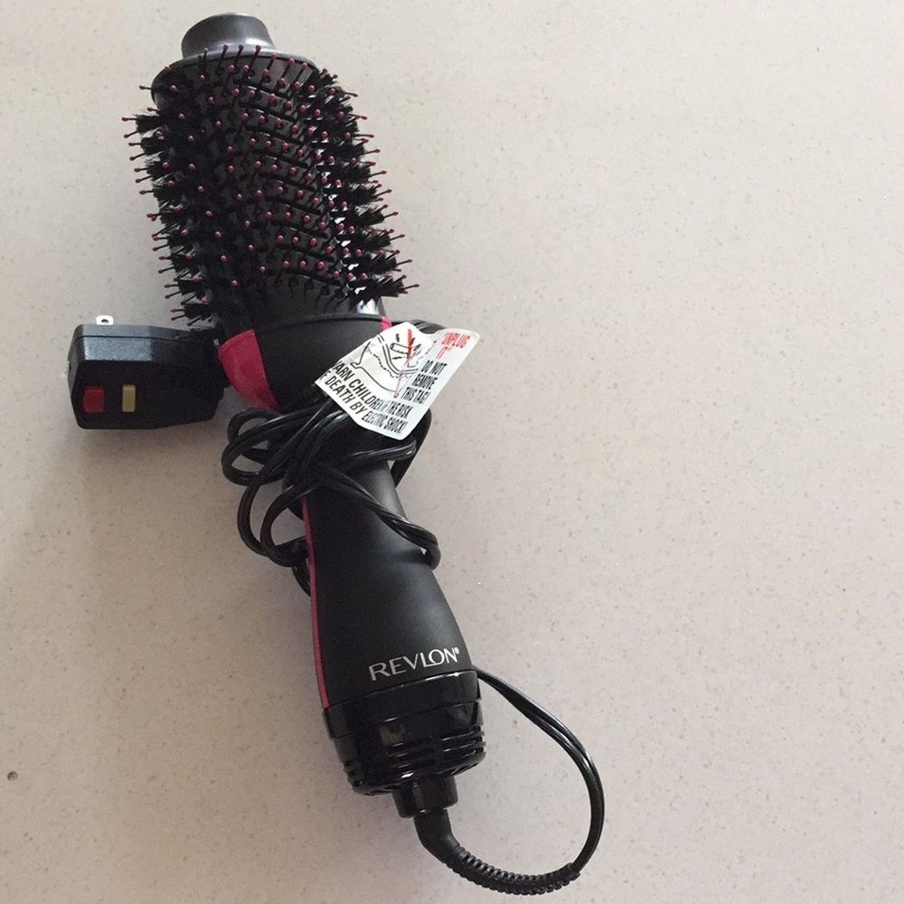 Revlin one-step hair dryer and volumizer